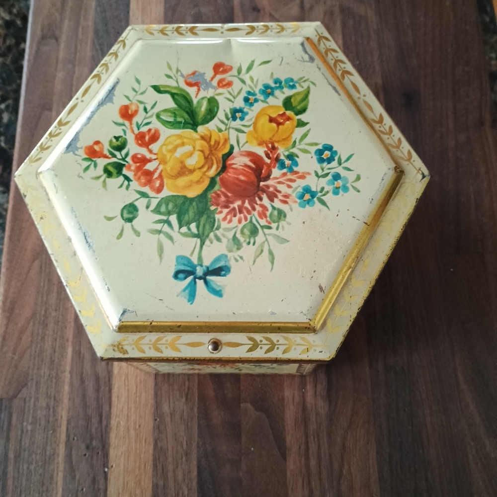 Vintage Floral Hinged Lid Tin Beautiful Colors Made in Germany